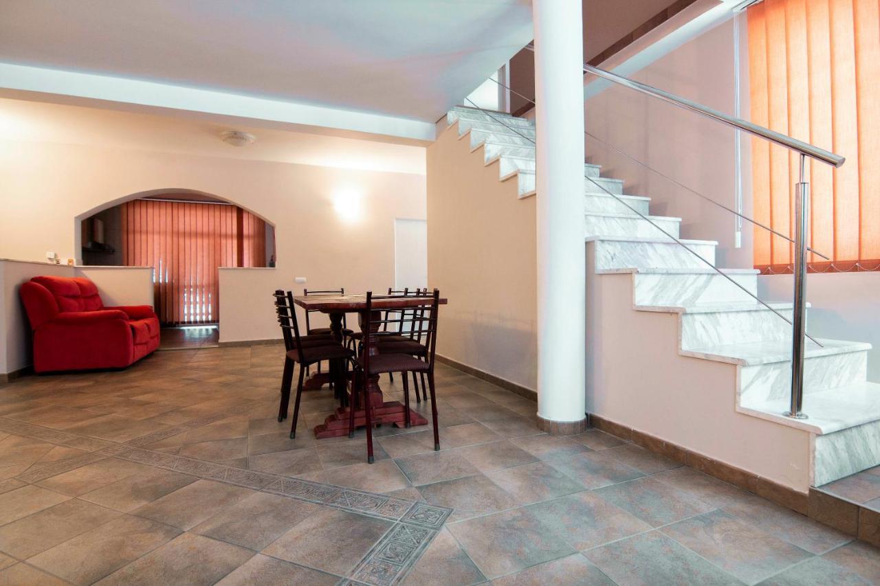 Privilegio 148 Sambata Сымбэта-де-Сус Экстерьер фото